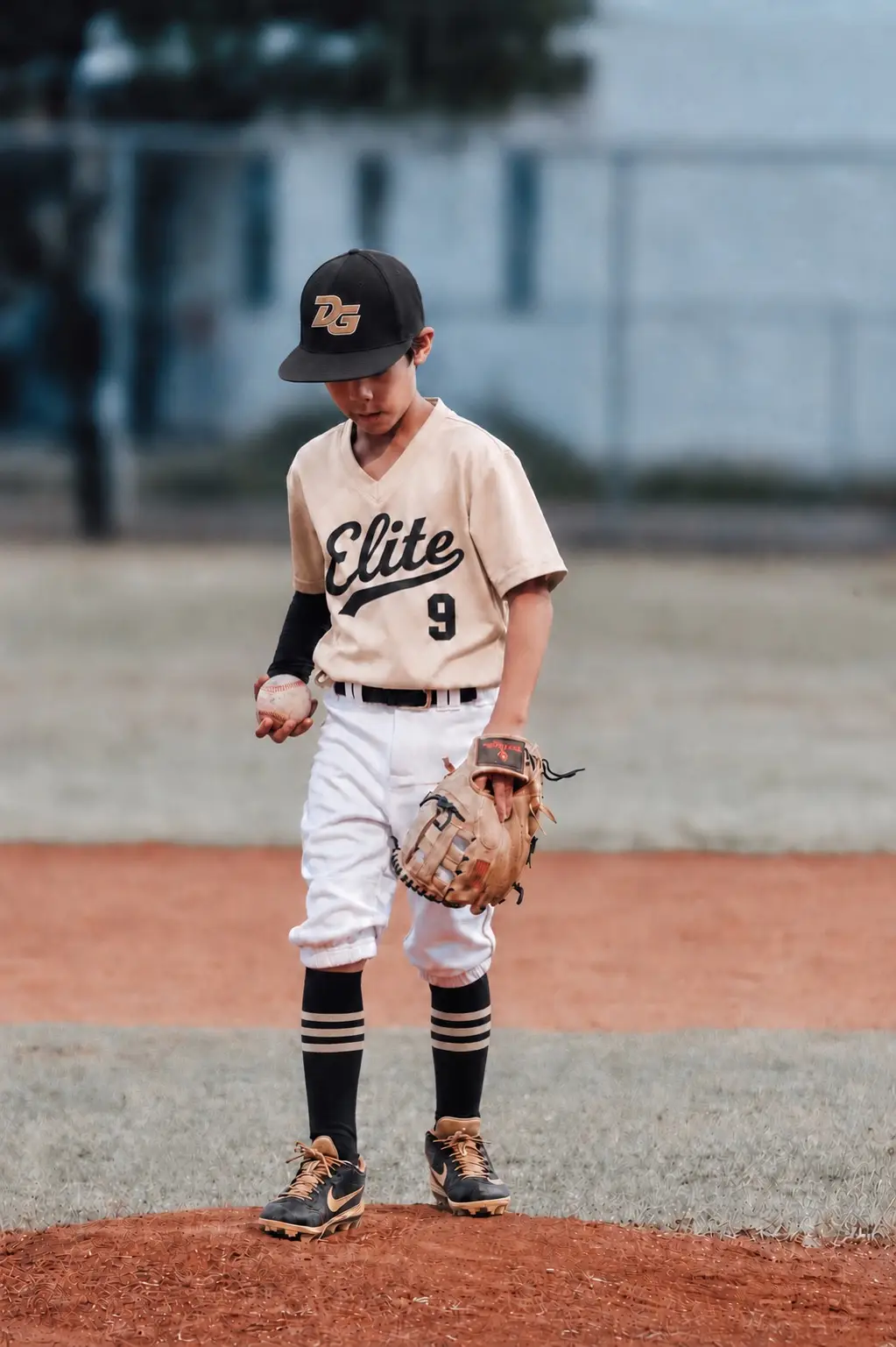 DG Elite coaches teaching technique to youth baseball players in Phoenix metro